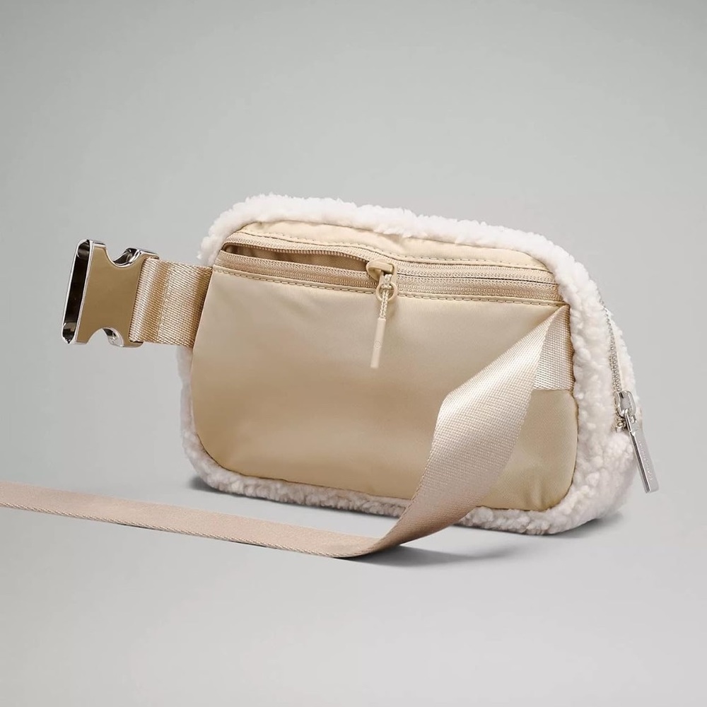 lululemon fleece belt bag 1L - light ivory - Picture 3 of 3